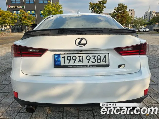 Lexus IS 2013 thumb 6