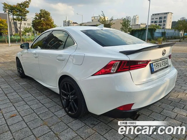 Lexus IS 2013 thumb 7