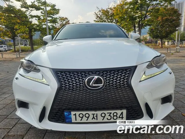 Lexus IS 2013 thumb 11