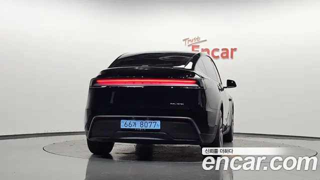 Tesla Model Y 2025 thumb 3