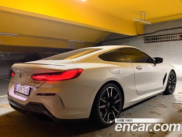 BMW 8-Series 2022 thumb 4