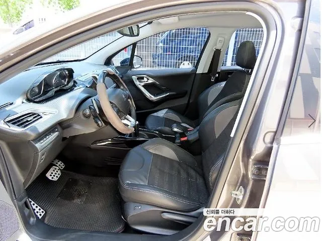 Peugeot 2008 2015 thumb 5
