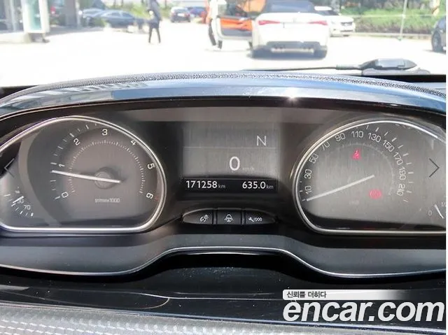 Peugeot 2008 2015 thumb 9