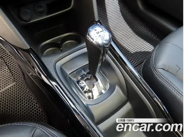 Peugeot 2008 2015 thumb 10