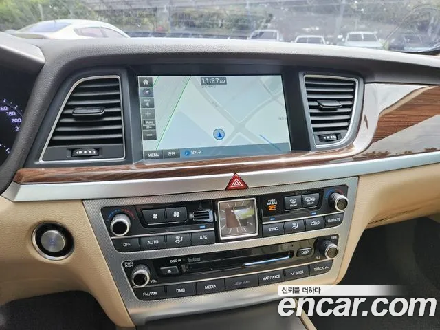 Genesis G80 2017 thumb 10