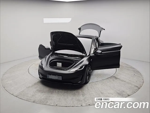 Tesla Model 3 2024 thumb 2