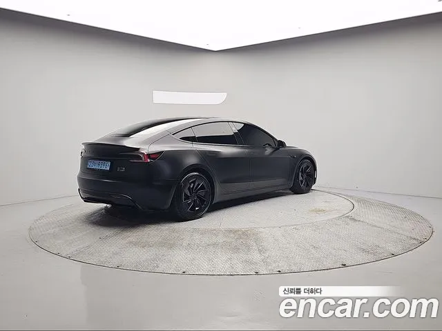 Tesla Model 3 2024 thumb 3