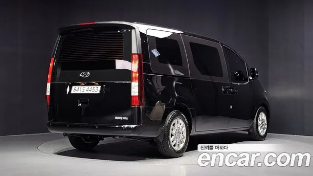 Hyundai Staria 2022 thumb 2