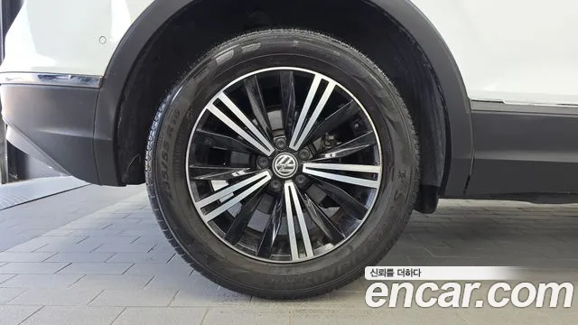 Volkswagen Tiguan 2018 thumb 5