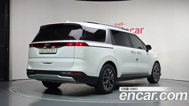 Kia Carnival 2021 thumb 2