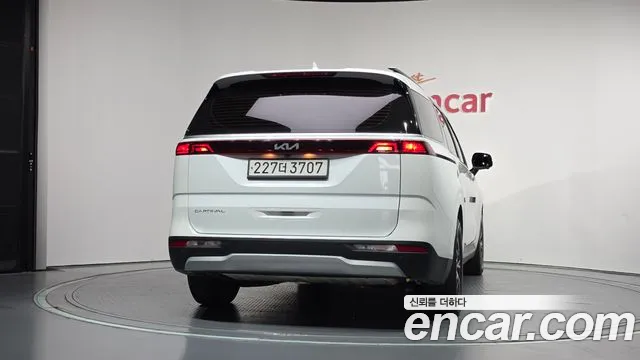 Kia Carnival 2021 thumb 4