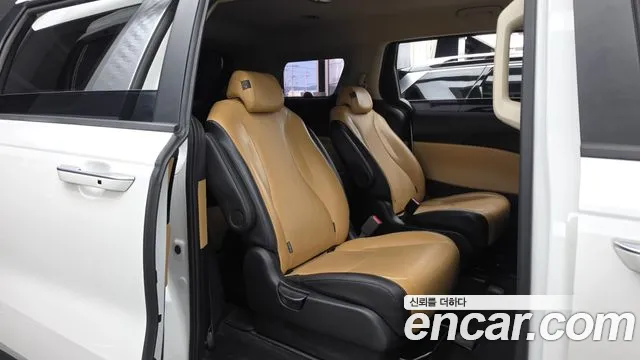 Kia Carnival 2021 thumb 12