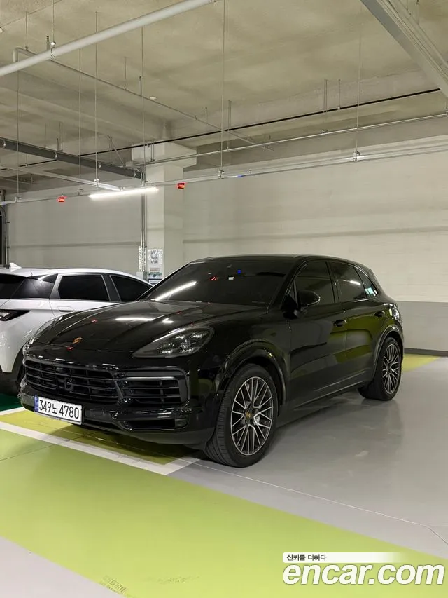 Porsche Cayenne 2021 thumb 2