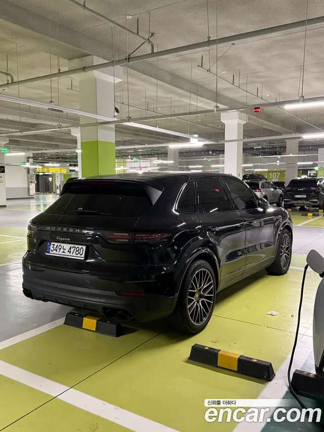 Porsche Cayenne 2021 thumb 7