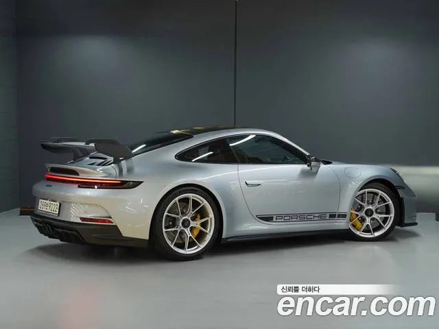 Porsche 911 2022 thumb 3