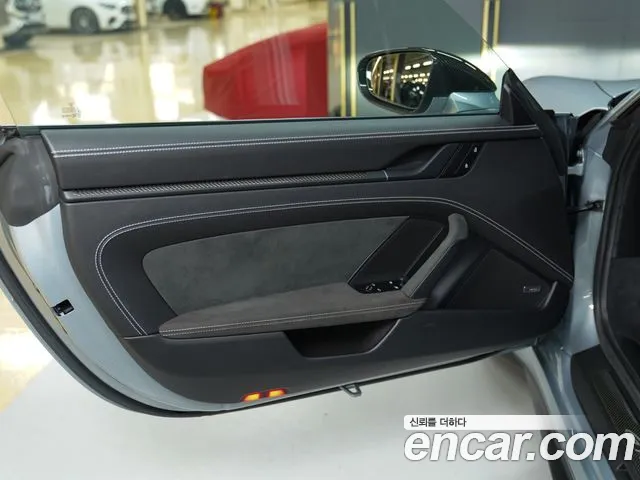 Porsche 911 2022 thumb 10