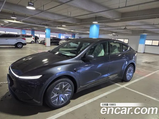 Tesla Model Y 2026 thumb 2