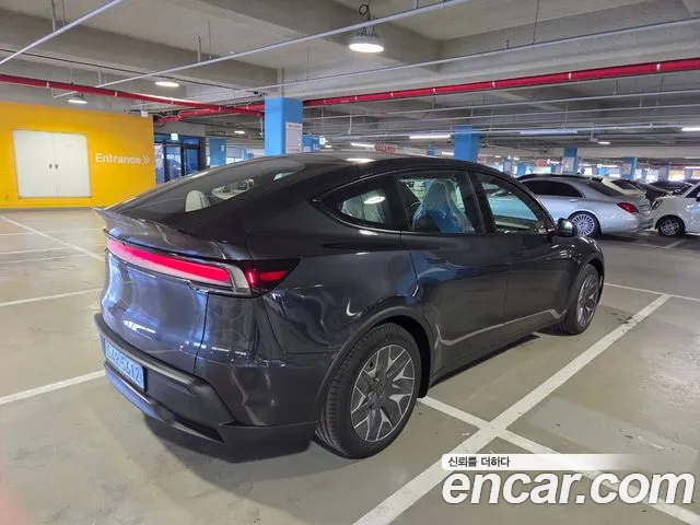 Tesla Model Y 2026 thumb 4
