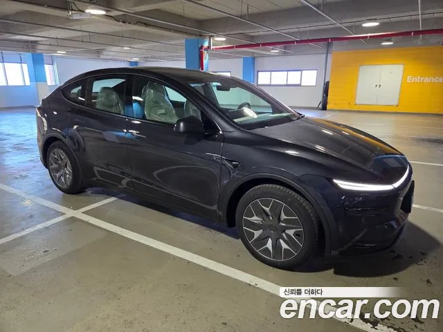 Tesla Model Y 2026 thumb 5