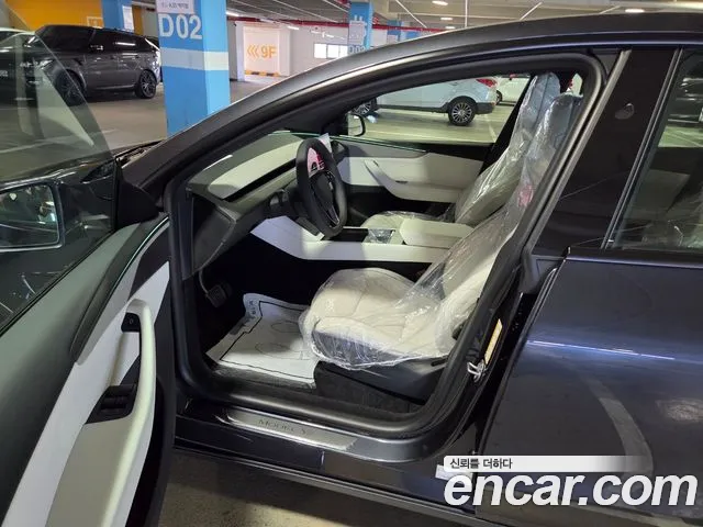 Tesla Model Y 2026 thumb 6