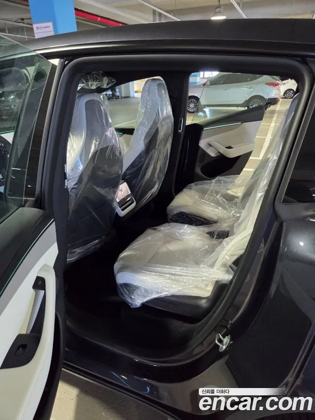 Tesla Model Y 2026 thumb 7