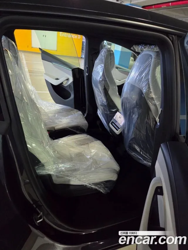 Tesla Model Y 2026 thumb 8