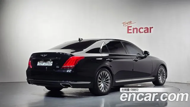 Genesis G90 2016 thumb 2