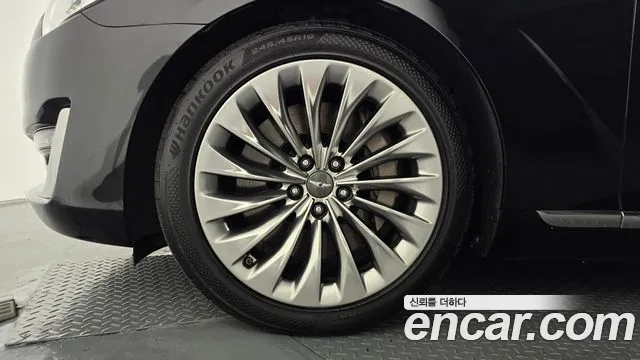 Genesis G90 2016 thumb 5