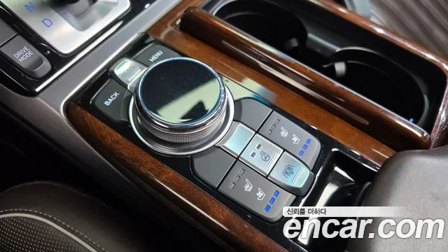 Genesis G90 2016 thumb 9