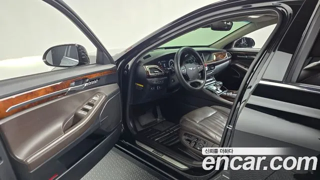 Genesis G90 2016 thumb 10