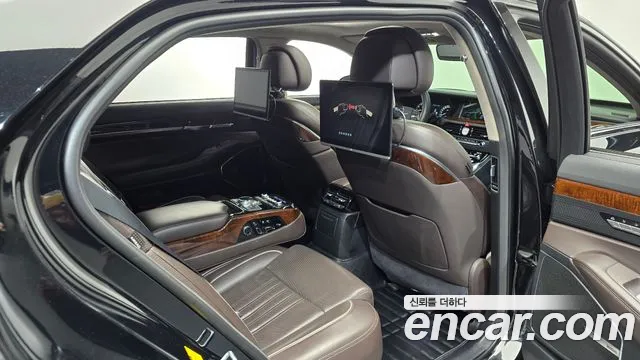 Genesis G90 2016 thumb 11