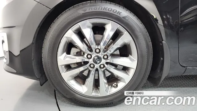 Kia Carnival 2014 thumb 5
