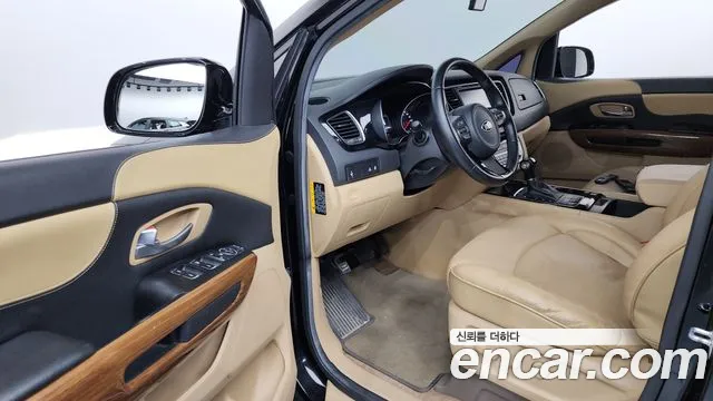 Kia Carnival 2014 thumb 10