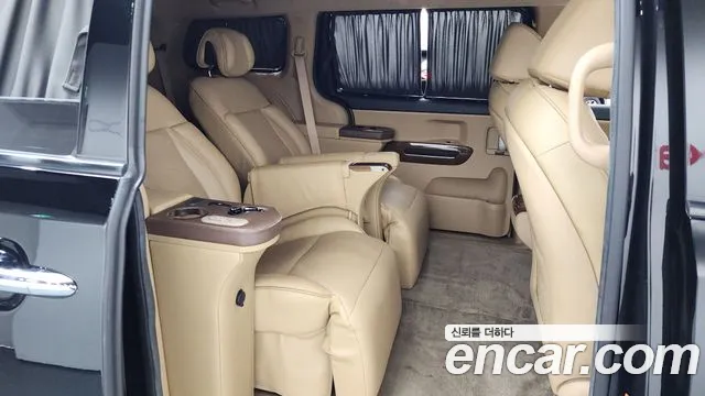 Kia Carnival 2014 thumb 11
