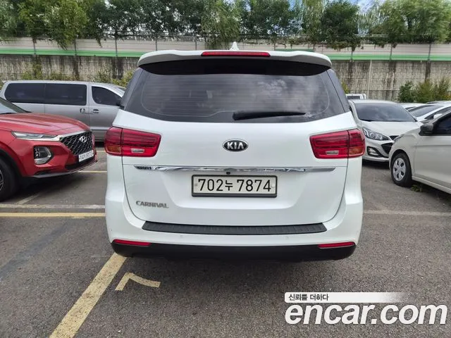 Kia Carnival 2019 thumb 3
