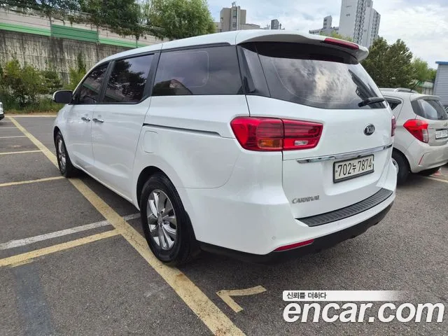 Kia Carnival 2019 thumb 4