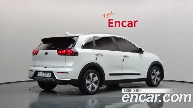 Kia Niro 2016 thumb 2