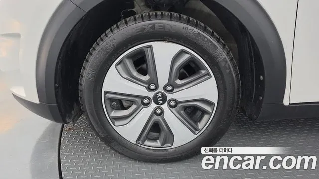 Kia Niro 2016 thumb 5