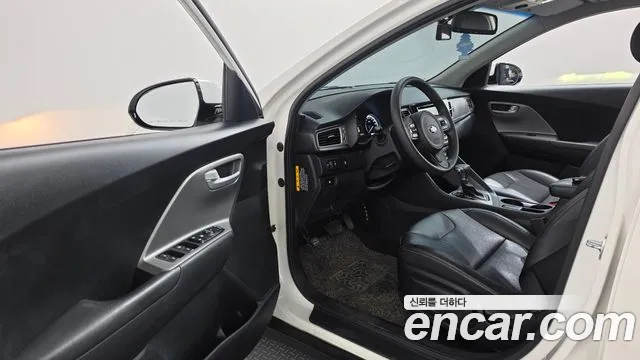 Kia Niro 2016 thumb 10