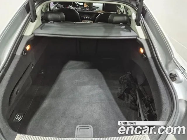 Audi A7 2012 thumb 5