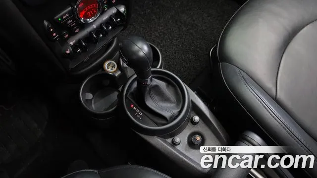 MINI Paceman 2013 thumb 9