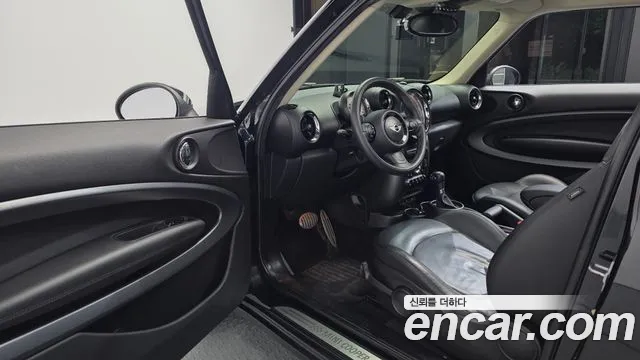 MINI Paceman 2013 thumb 10