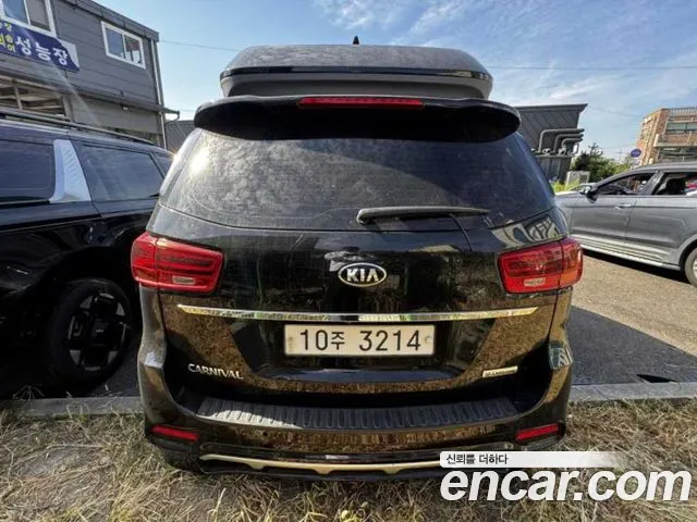 Kia Carnival 2019 thumb 4
