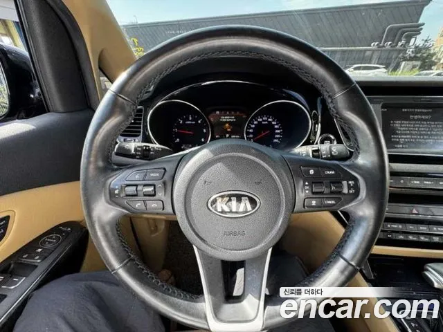 Kia Carnival 2019 thumb 8