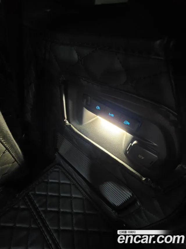 Ford Explorer 2020 thumb 10