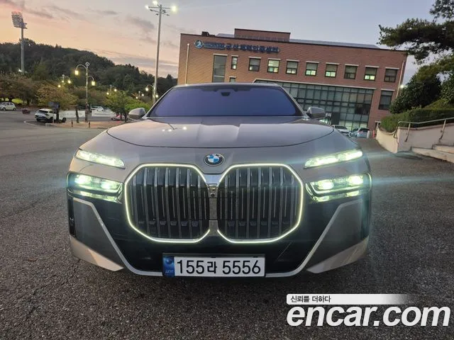 BMW 7-Series 2024 thumb 3