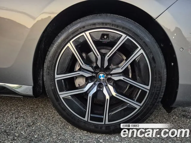 BMW 7-Series 2024 thumb 5