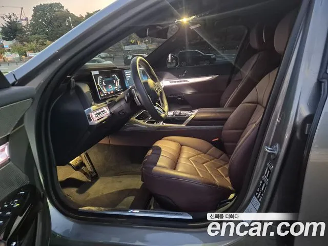 BMW 7-Series 2024 thumb 9