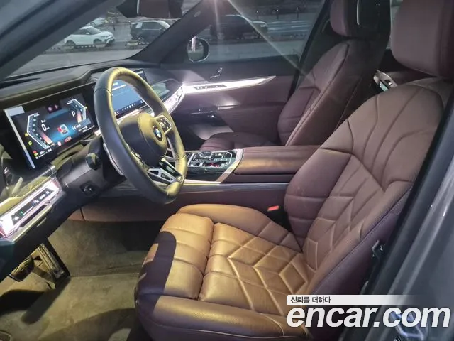 BMW 7-Series 2024 thumb 10