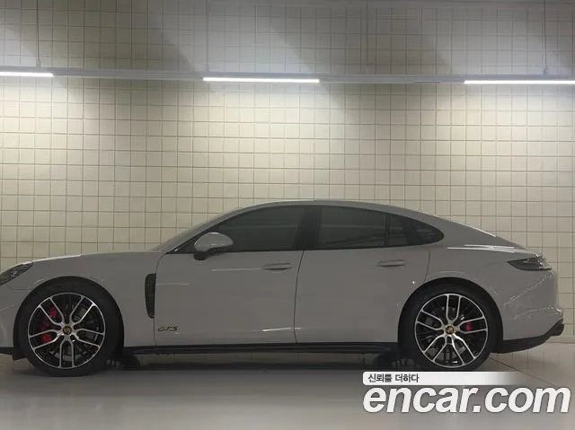 Porsche Panamera 2022 thumb 3